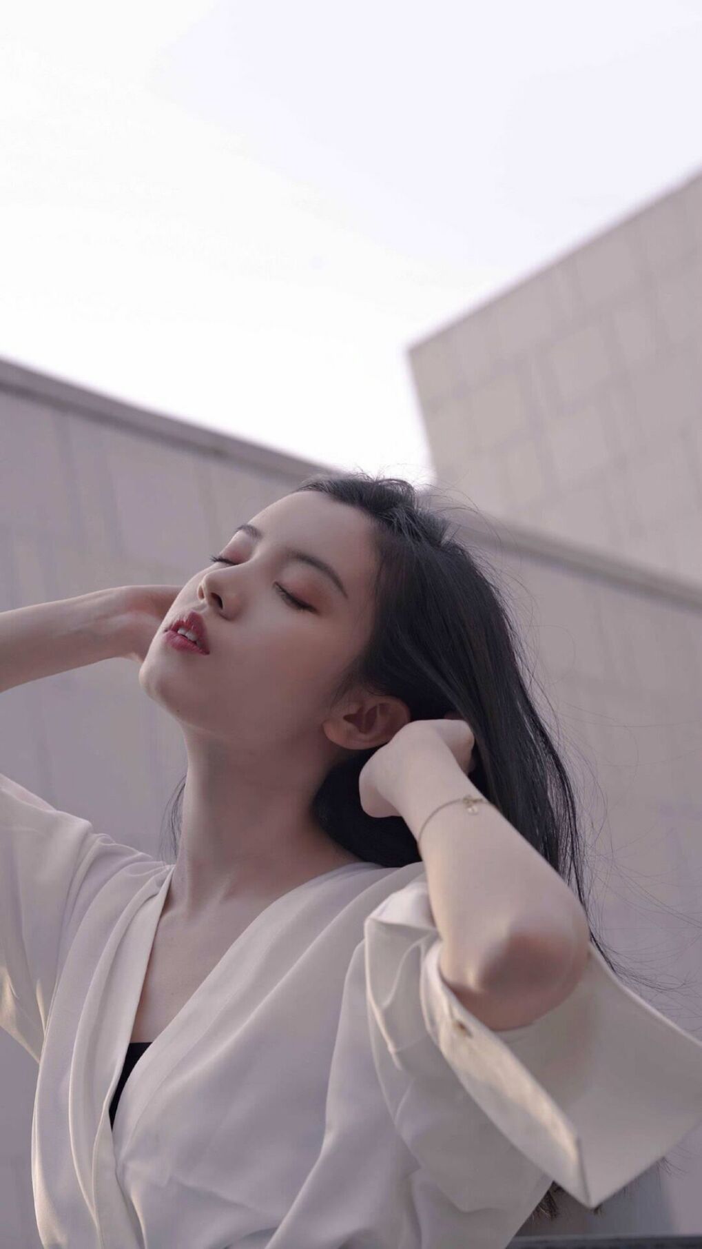 leyu乐鱼-绿色篮球：联盟践行环保公益，推动可持续发展路径，绿色环保公益主题海报